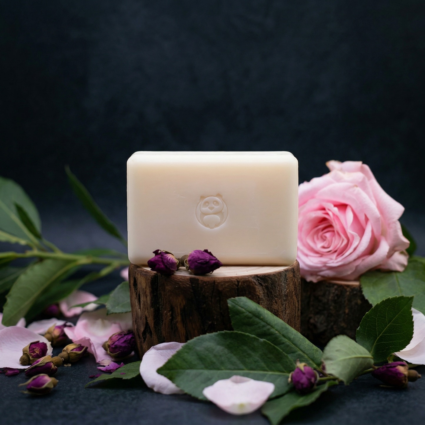 BAMBU Curd Soap mit Lorbeer und Rose – sanft pflegend und vegan.